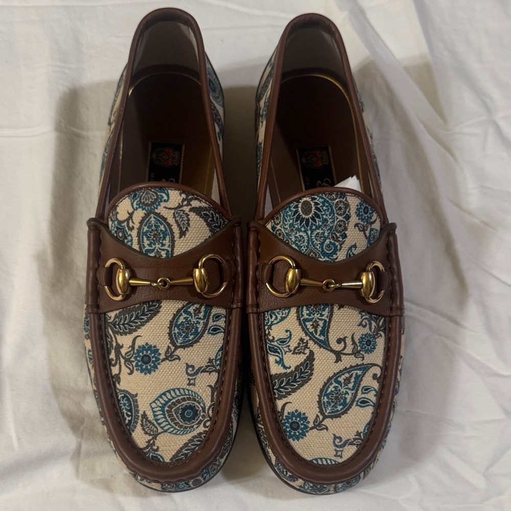 Gucci Cream and Blue Patterned Loafers with Gold Accent